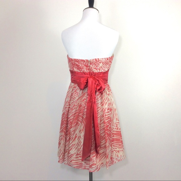 ❌SOLD❌BCBGMaxazria Strapless Bow Sweetheart Dress - Picture 4 of 5